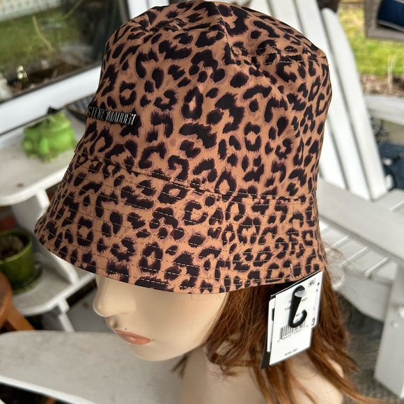 Steve Madden Leopard-Print Water Resistant Packable Bucket Hat - Picture 9 of 13